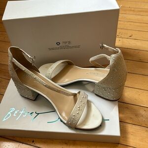 Betsey Johnson Women’s Mari Block Heel size 8